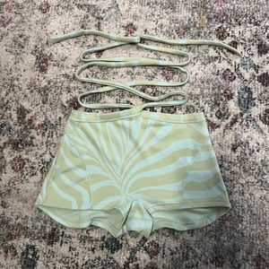 NWOT FREE PEOPLE MOVEMENT WAIST WRAP SHORTS